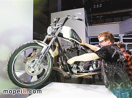 ���Ħ���g(sh��)�ˆT�\(y��n)�͵�ȫ�ֹ�����Ħ��܇��չ