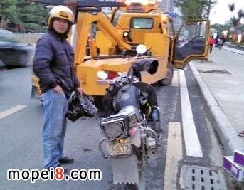 遮擋號牌未帶駕駛證福州一摩托車主被扣19分