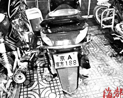 掛京A官方牌的摩托已被暫扣