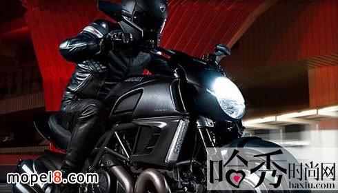 �ſ���Ħ��܇�Ƴ�ȫ��Diavel Dark���ڰ���ħ��