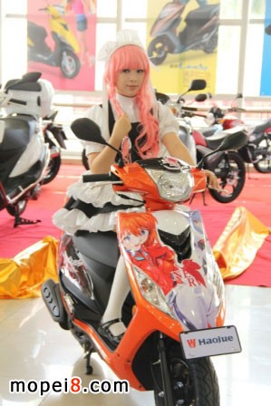 ʹ܇չ��Cosplayer�T�ĺ���Ħ��܇Lindy�`��Ħ��܇