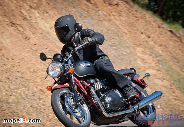 2013��P��Triumph BonnevilleĦ��܇ԇ�{