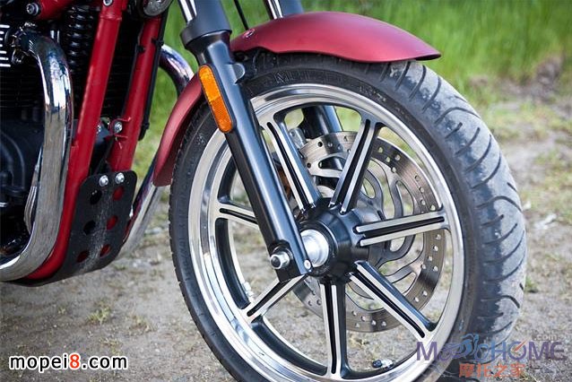 2013��P��Triumph BonnevilleĦ��܇ԇ�{