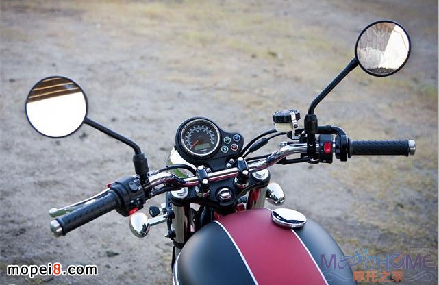 2013��P��Triumph BonnevilleĦ��܇ԇ�{