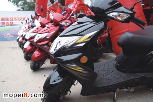 建設(shè)摩托車U悅踏板車