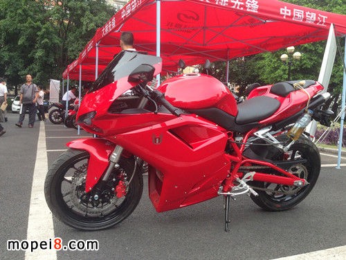 2013�ؑc����Ħ���°��꽛(j��ng)�N�̕�(hu��)���_