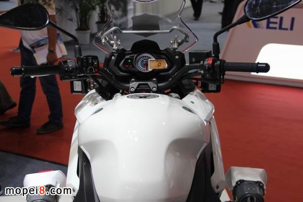 錢(qián)江黃龍警用摩托車(chē)