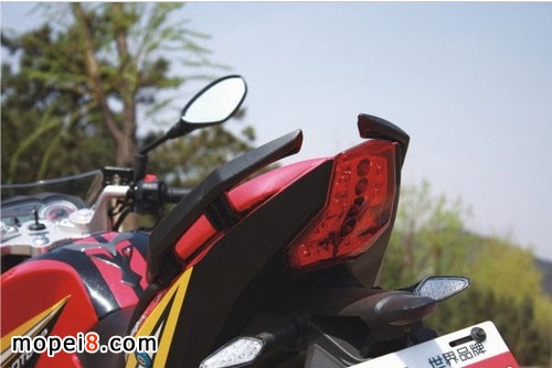 ����Z-oneSĦ��܇LED��ǰ�՟�β�������LED��