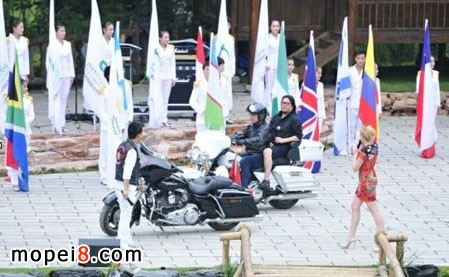 �ߕ��ɳ˹���Ħ��܇����