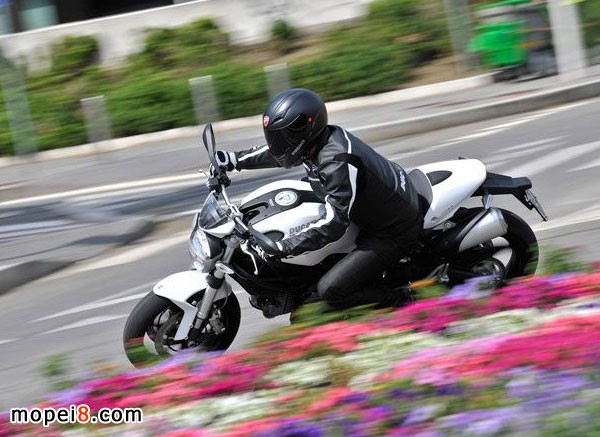 2013�ſ��Ϲ֫FMonster 696