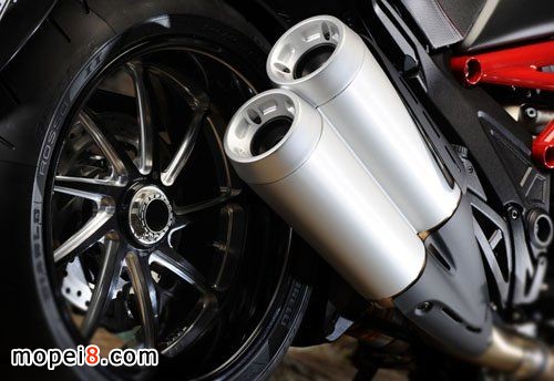 �ſ���Ħ��܇DucatiDiavelCarbon