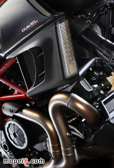 �ſ���Ħ��܇DucatiDiavelCarbon