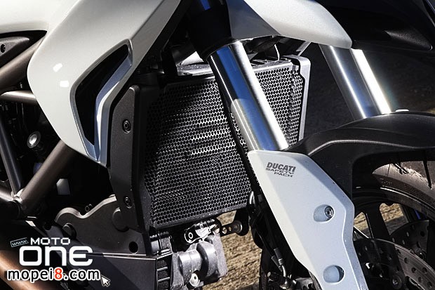 2013DUCATI HYPERSTRADA摩托車