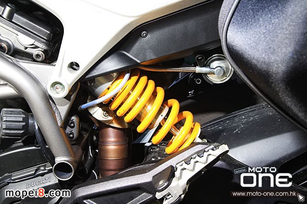 2013DUCATI HYPERSTRADA摩托車