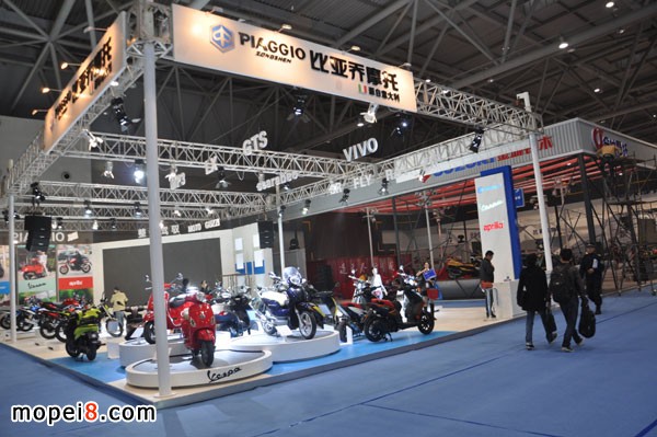 重慶摩博會比亞喬詮釋歐系機車生活