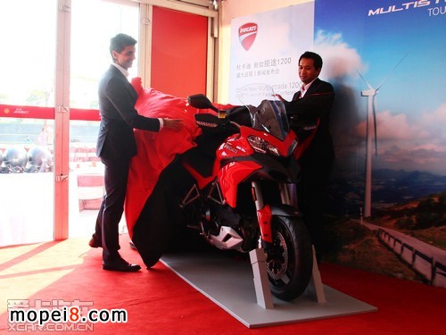 ȫ�¶ſ���Multistrada����;��Ħ��܇