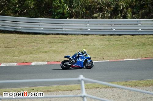 �ľ2015��MOTOGP܇�vGSV-R�ع�