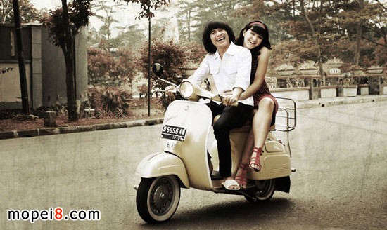 意大利比亞喬VESPA踏板摩托車