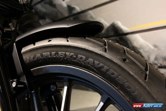 哈雷883硬漢2013款XL883N摩托車輪胎