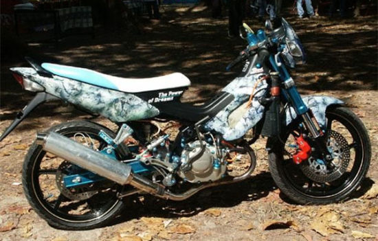 東南亞彎梁UNDER BONE摩托車改裝