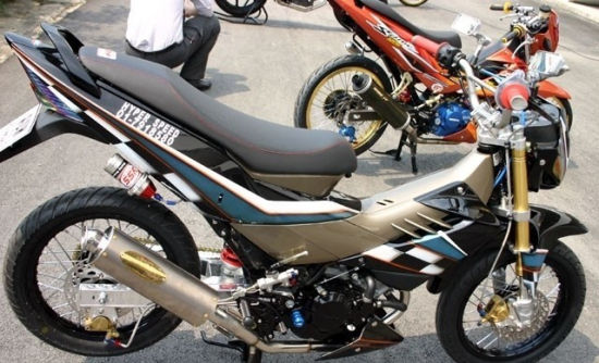 東南亞彎梁UNDER BONE摩托車改裝