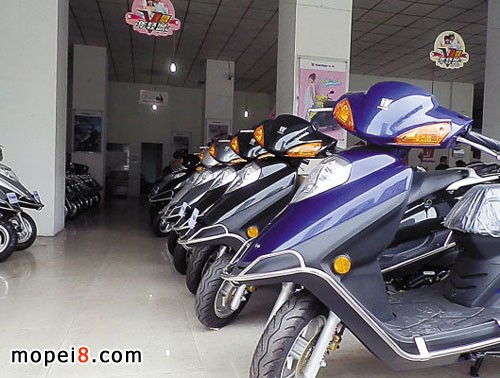 江門街頭隨處可見的摩托車經銷鋪位