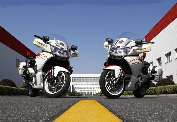 國賓護衛摩托車春風650G