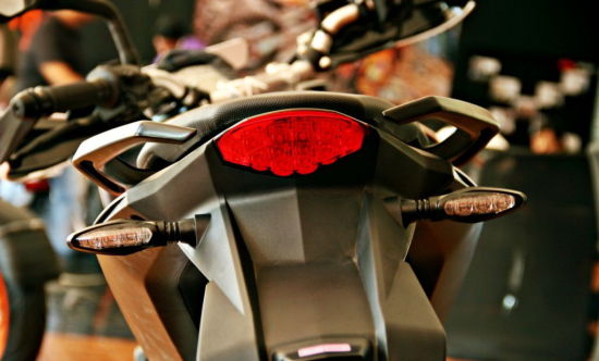 2015��KTM Duke390Ħ��܇