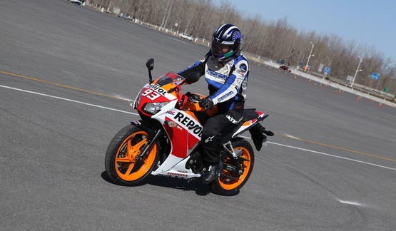 ��������ԇ�{��� ����CBR300RĦ��܇ԇ�{