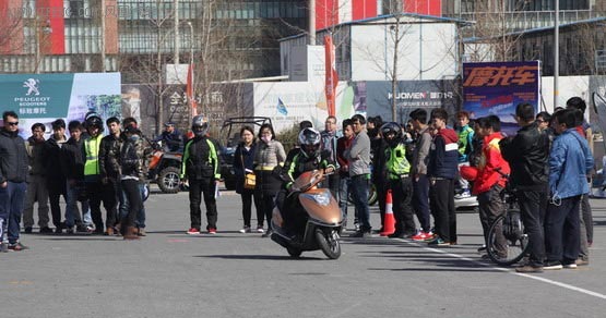 ��������ԇ�{��� ����CBR300RĦ��܇ԇ�{