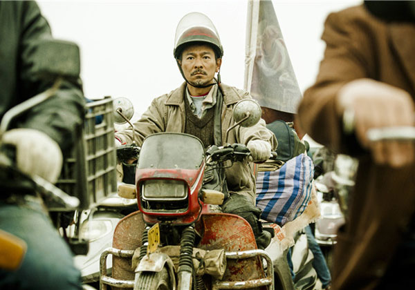 劉德華在《失孤》劇中騎的是老式125摩托車