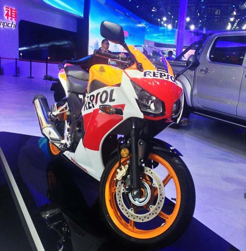 五羊本田大排量摩托車CBR300R