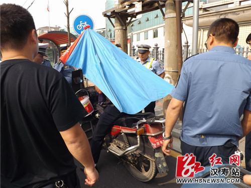 摩托車遮陽傘銷毀