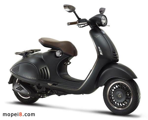 全新Vespa 946 Emporio Armani 限量版摩托車